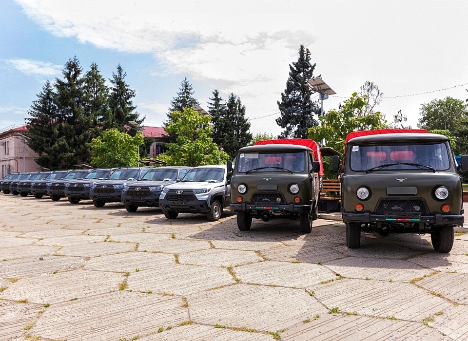 Волгоградская область передала подшефному району ЛНР 12 машин повышенной необходимости